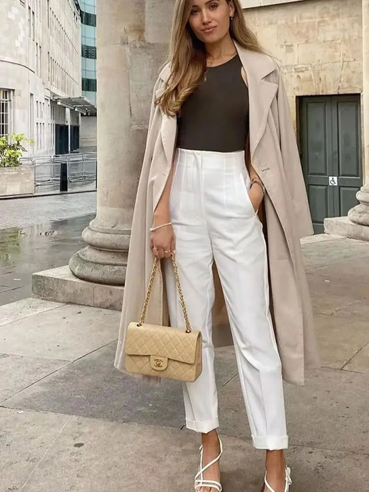 Stilvolle, hochgeschnittene Hose