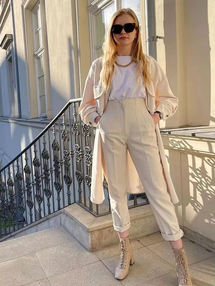 Stilvolle, hochgeschnittene Hose